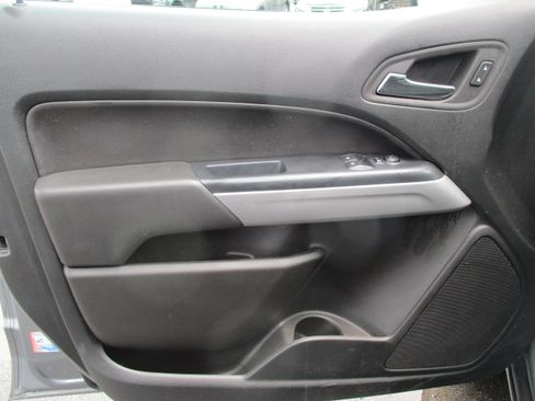 Used 2022 Chevrolet Colorado LT image 18