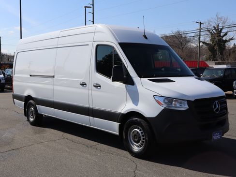 Used 2022 Mercedes-Benz Sprinter 2500 image 10