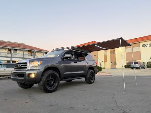 Used 2017 Toyota Sequoia SR5 image 4