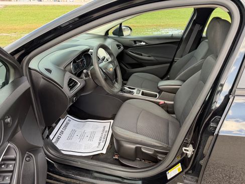 Used 2017 Chevrolet Cruze LS image 10