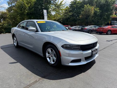 Used 2021 Dodge Charger SXT image 4