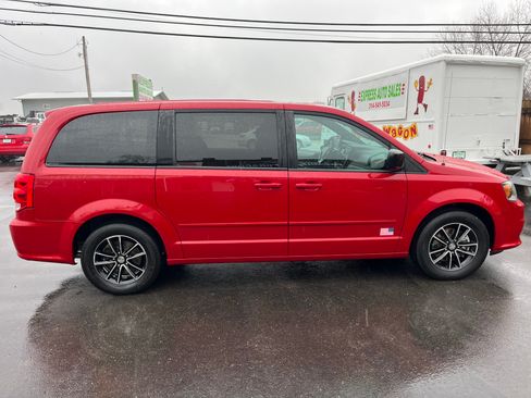 Used 2015 Dodge Grand Caravan SE image 16