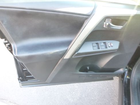 Used 2016 Toyota RAV4 XLE image 10