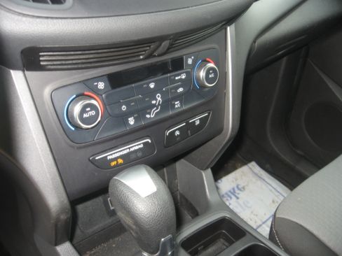 Used 2017 Ford Escape SE image 12