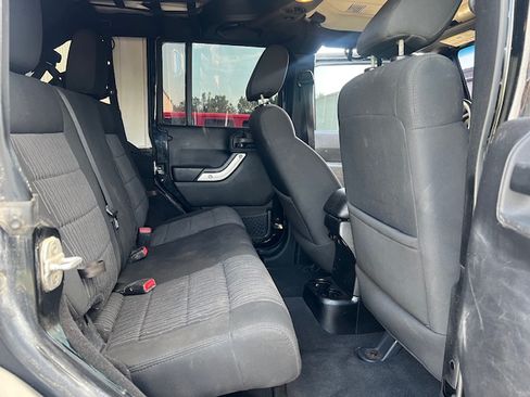 Used 2012 Jeep Wrangler Unlimited Sahara image 20