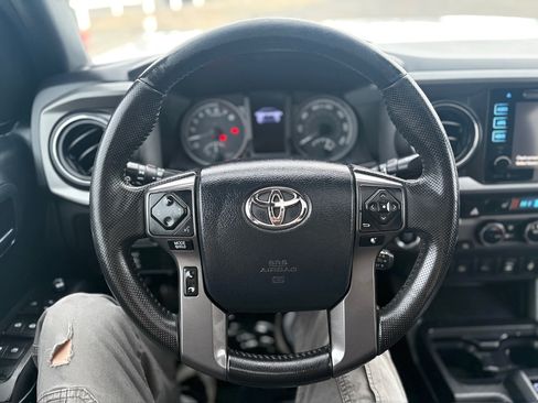 Used 2016 Toyota Tacoma TRD Off-Road image 15
