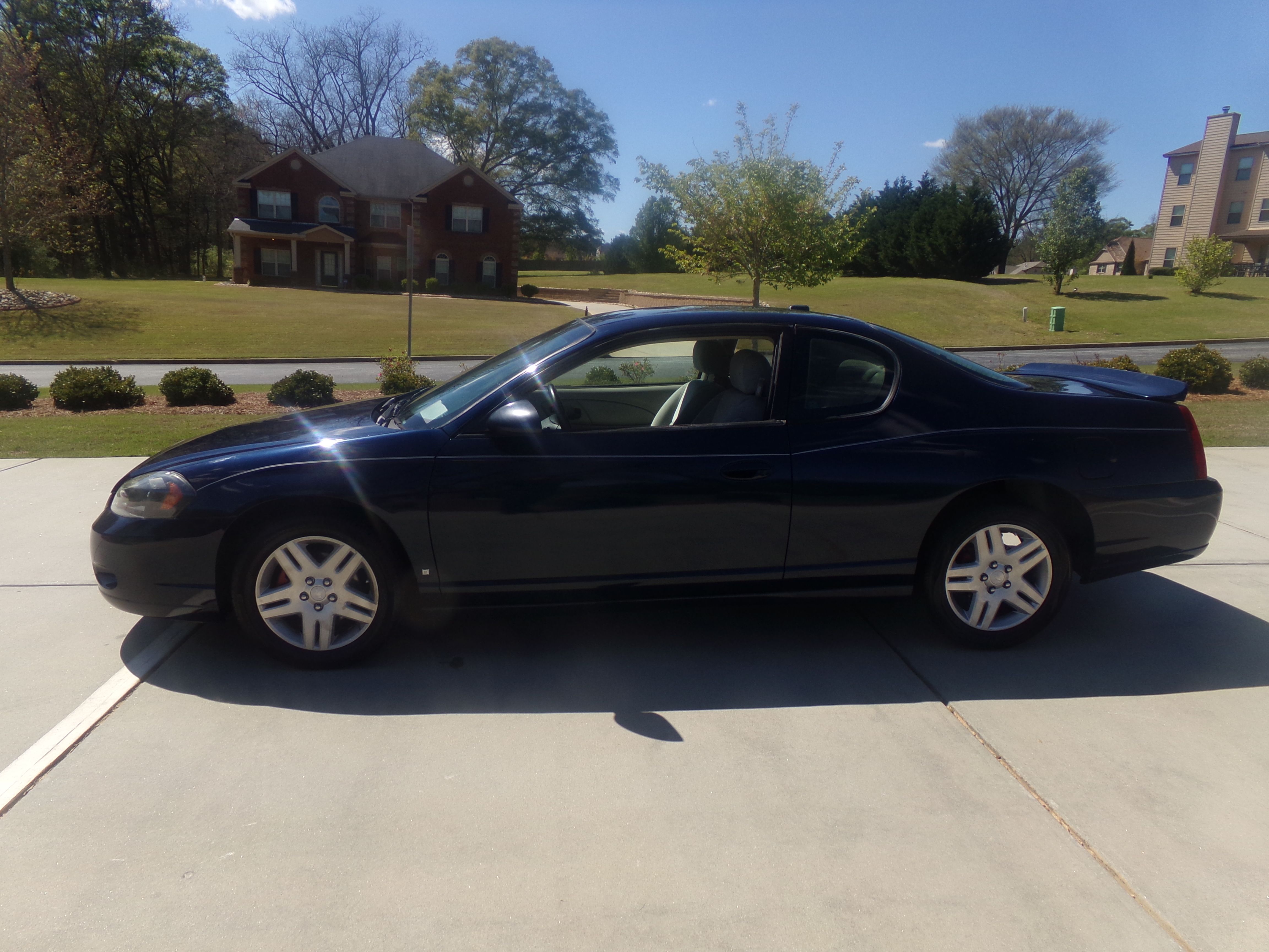 Used 2007 Chevrolet Monte Carlo LT FWD image 2