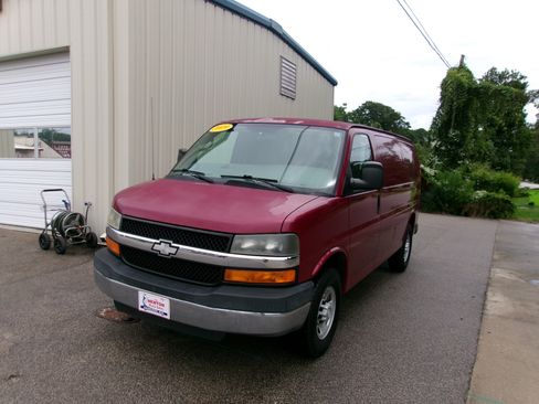 Used 2009 Chevrolet Express 2500 RWD image 12
