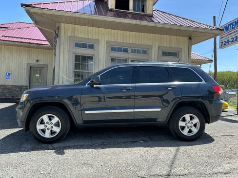 Used 2012 Jeep Grand Cherokee Laredo image 2