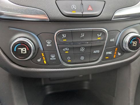 Used 2022 Chevrolet Equinox LT image 13