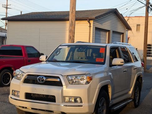 Used 2012 Toyota 4Runner SR5 Premium image 3
