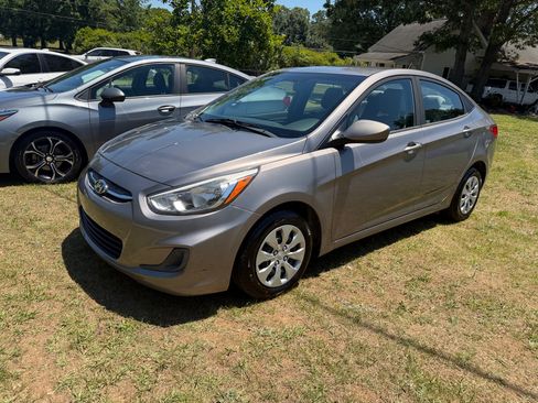 Used 2017 Hyundai Accent SE Sedan FWD image 8