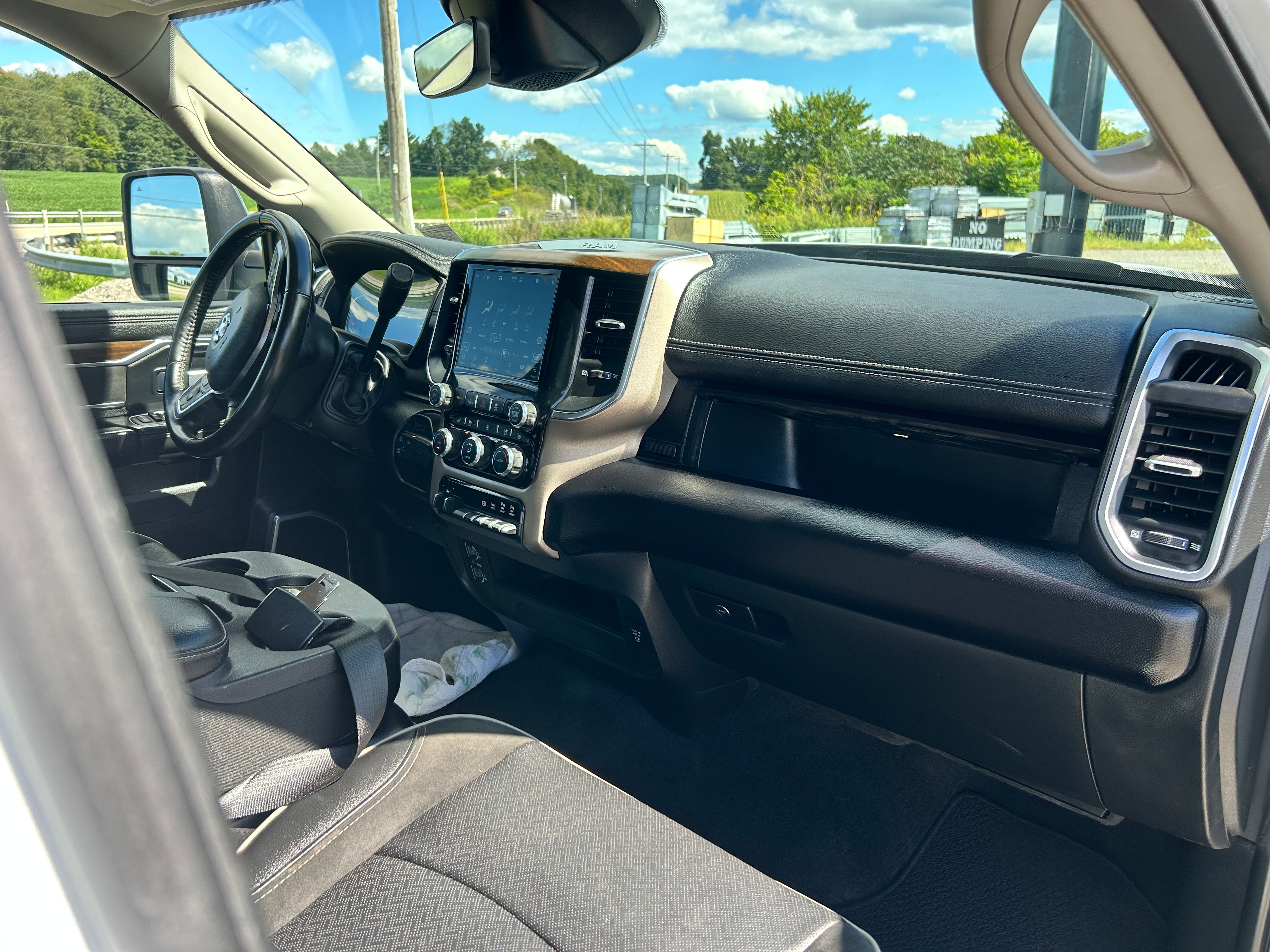 Used 2024 RAM 2500 4x4 Crew Cab Laramie image 13