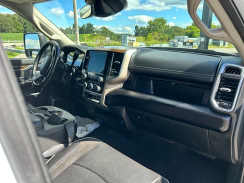 Used 2024 RAM 2500 4x4 Crew Cab Laramie image 9