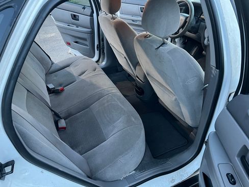 Used 2005 Ford Taurus SE image 20