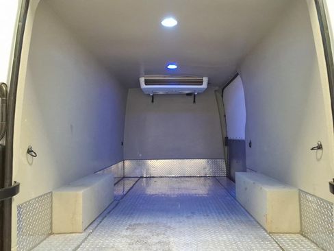 Used 2014 Mercedes-Benz Sprinter 2500 image 19