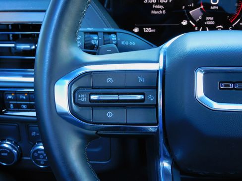 Used 2025 GMC Yukon Denali image 32