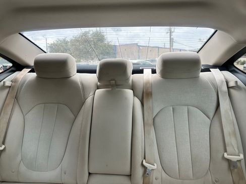 Used 2016 Chrysler 200 Limited image 17