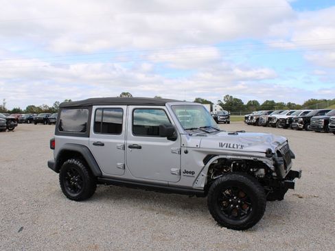 Used 2021 Jeep Wrangler Unlimited Willys image 8