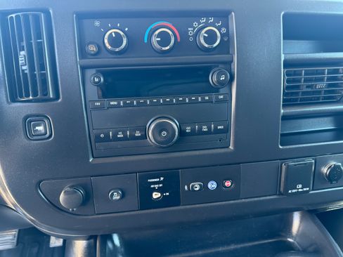 Used 2022 GMC Savana 2500 UNAVAIL RWD image 17