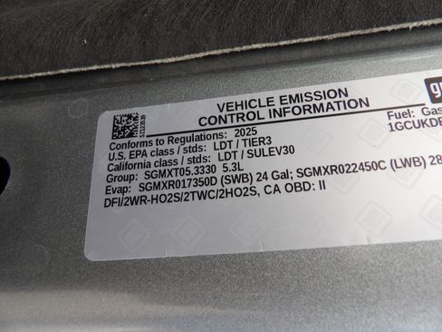 Used 2025 Chevrolet Silverado 1500 LT image 32