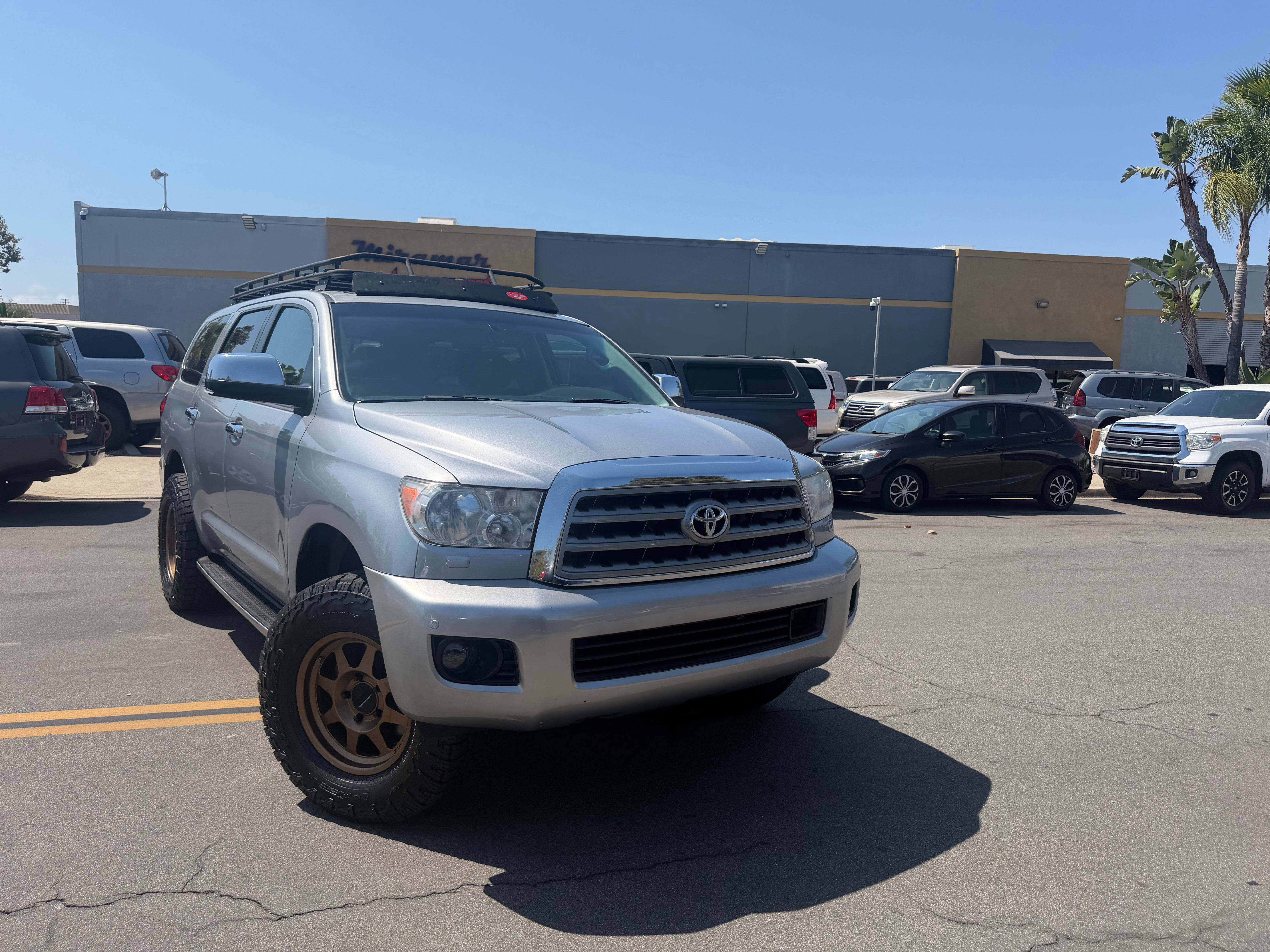 Used 2017 Toyota Sequoia Platinum AWD/4WD image 1