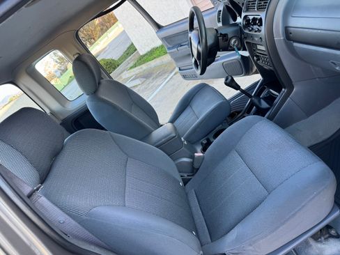 Used 2004 Nissan Frontier XE image 21
