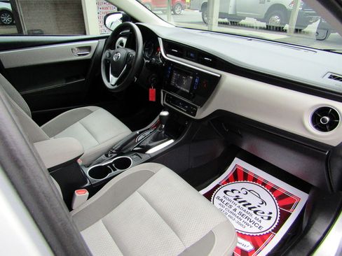 Used 2018 Toyota Corolla LE image 20
