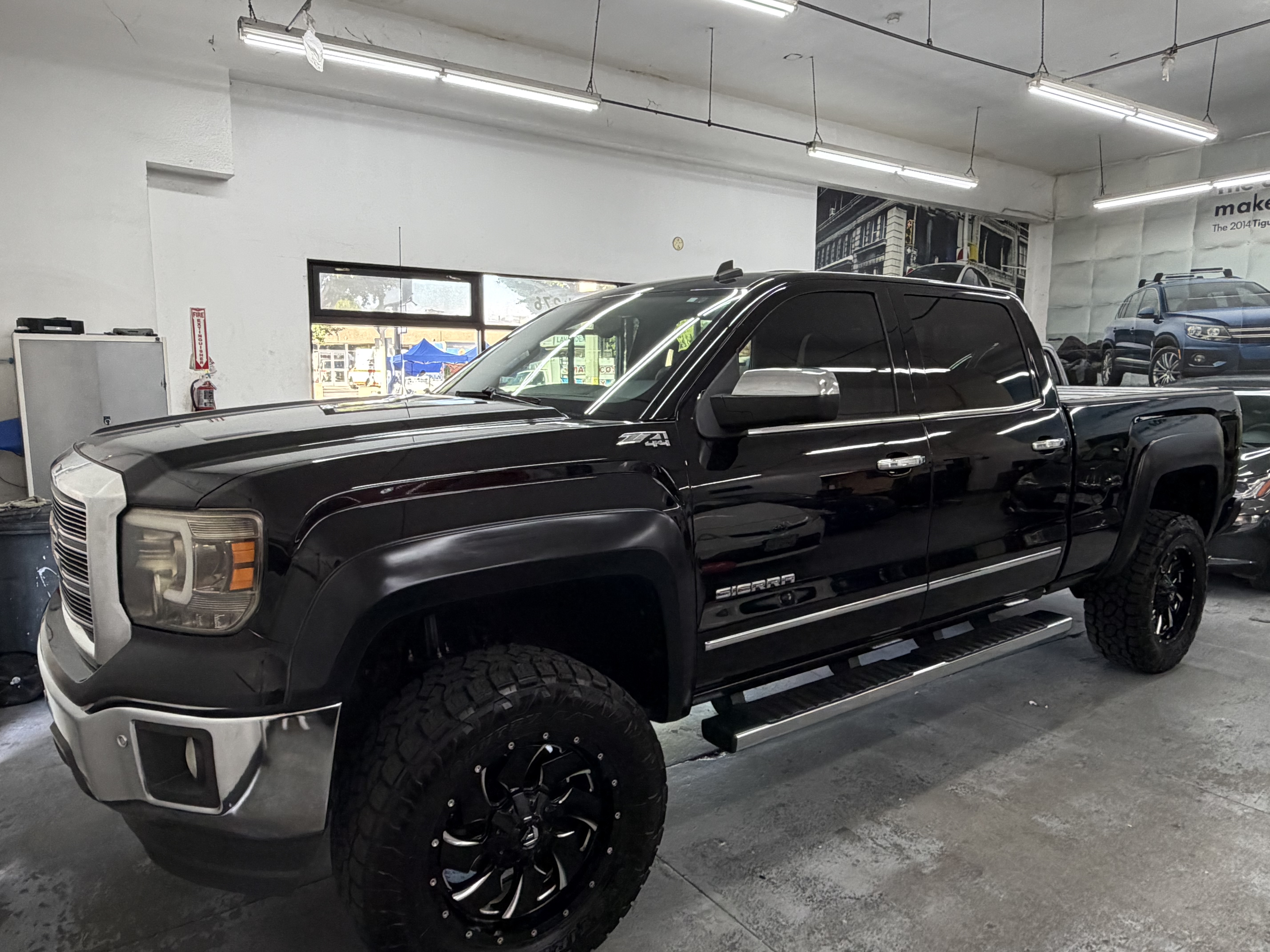 Used 2014 GMC Sierra 1500 4x4 Crew Cab SLT image 2