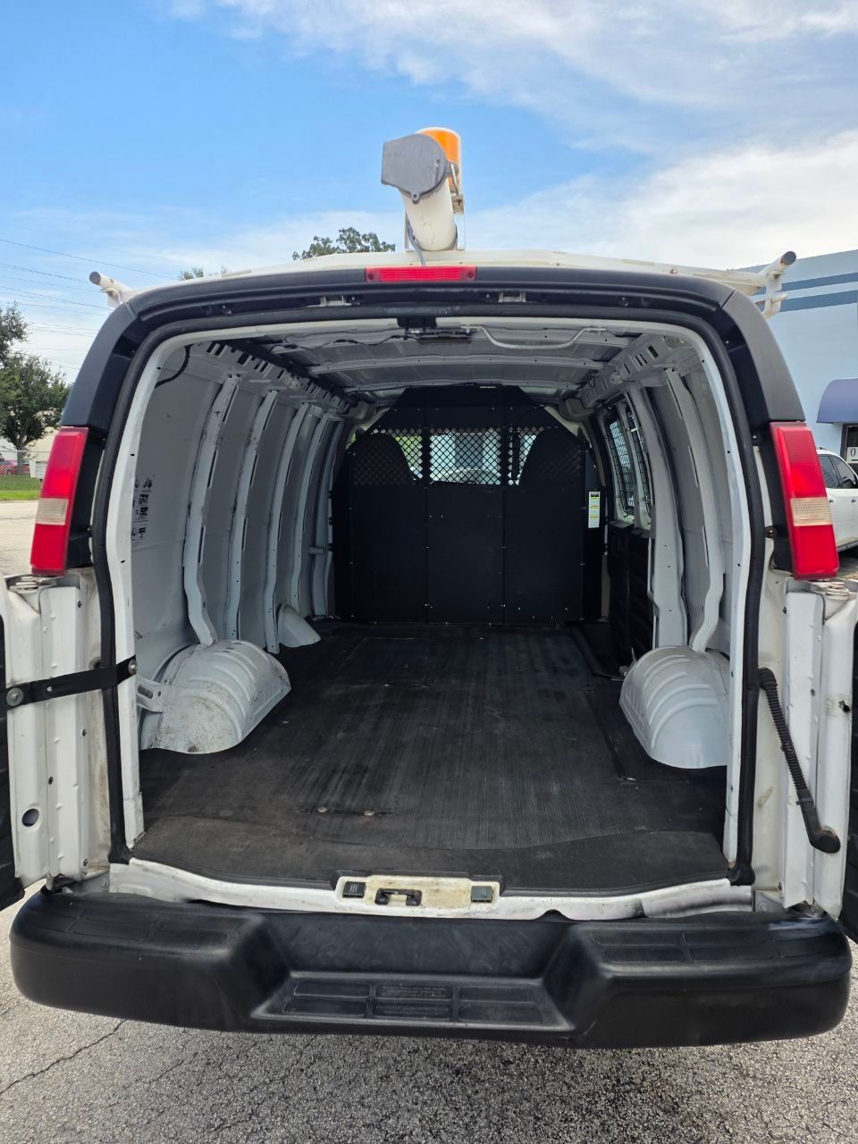 Used 2011 Chevrolet Express 2500 UNAVAIL RWD image 9