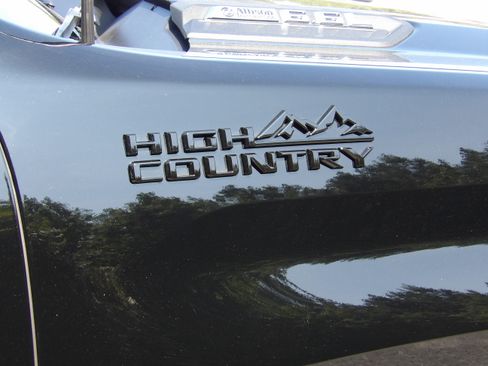 Used 2025 Chevrolet Silverado 2500 4x4 Crew Cab High Country image 15