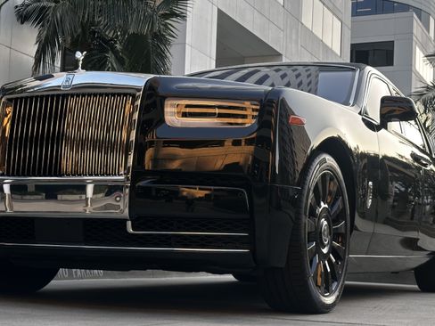 Used 2021 Rolls-Royce Phantom image 2
