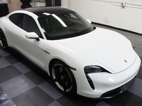 Used 2020 Porsche Taycan Turbo image 8