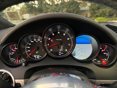 Used 2016 Porsche Cayenne image 11