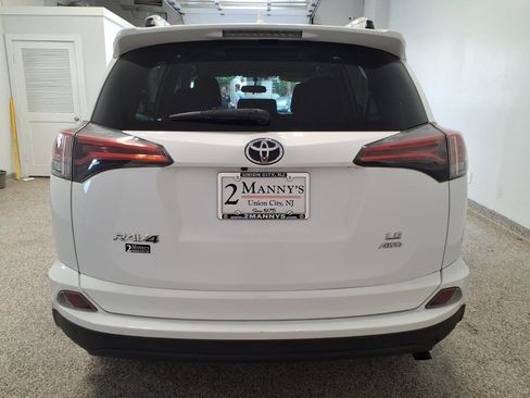 Used 2016 Toyota RAV4 LE AWD/4WD image 5