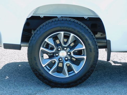 Used 2025 Chevrolet Silverado 1500 LT image 9