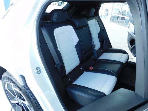 Used 2024 Chevrolet Equinox EV LT image 21