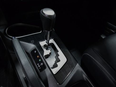 Used 2018 Toyota RAV4 FWD image 27