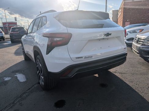 Used 2024 Chevrolet Trax RS image 5