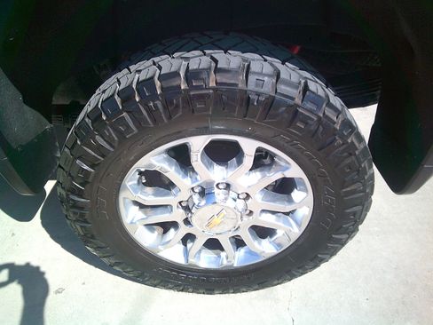 Used 2024 Chevrolet Silverado 2500 LTZ image 23