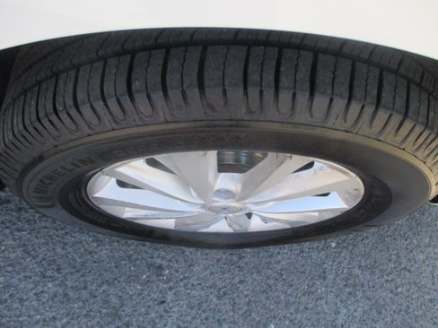 Used 2015 Kia Sedona EX image 19