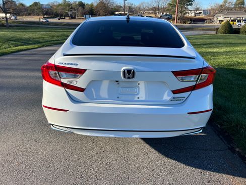 Used 2022 Honda Accord Hybrid Sport image 6