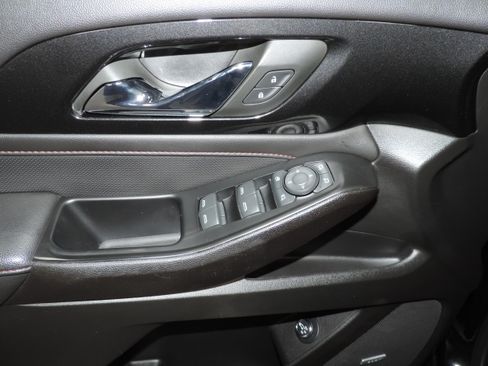 Used 2023 Chevrolet Traverse RS image 33