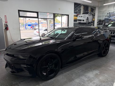 Used 2016 Chevrolet Camaro SS Coupe RWD image 2