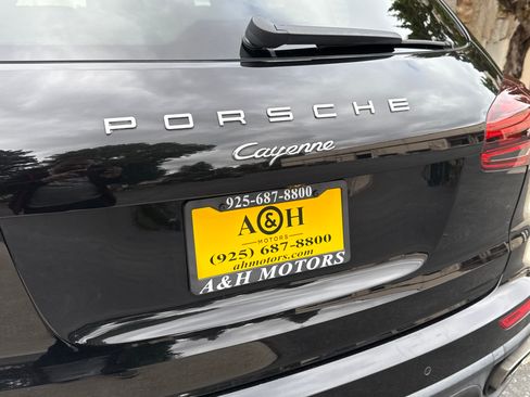 Used 2017 Porsche Cayenne image 23