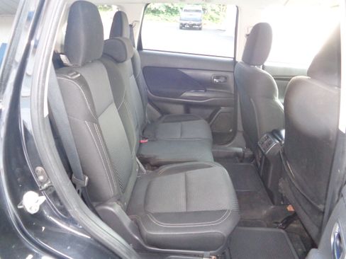 Used 2020 Mitsubishi Outlander AWD image 9