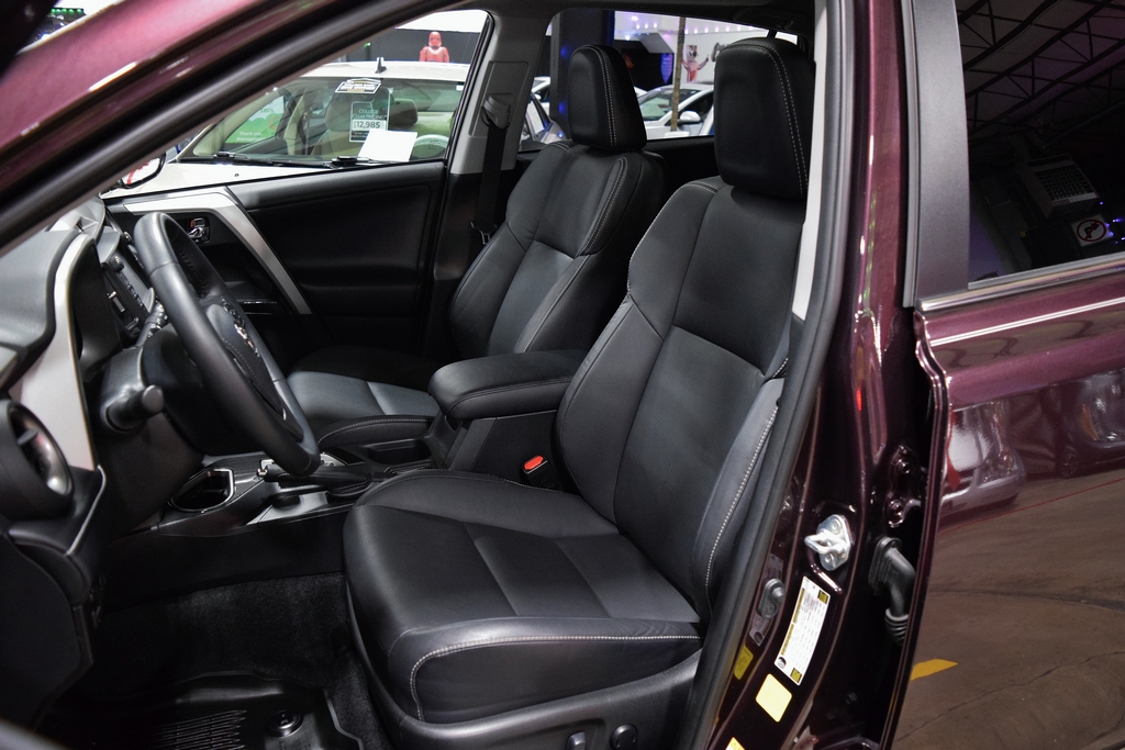 Used 2017 Toyota RAV4 Limited FWD image 19