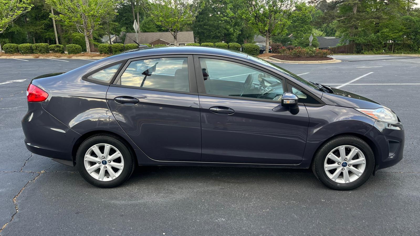 Used 2013 Ford Fiesta SE Sedan FWD image 4