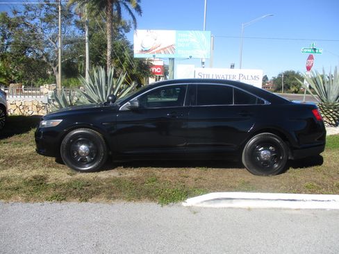 Used 2014 Ford Taurus image 2
