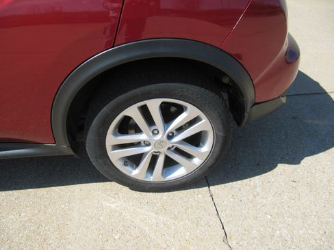 Used 2016 Nissan Juke SV image 5